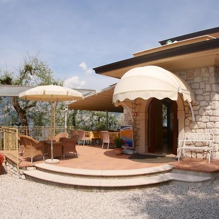 Residence Casa Maria Assenza di Brenzone Bagian luar foto