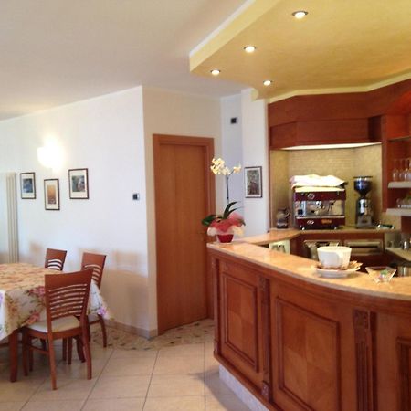 Residence Casa Maria Assenza di Brenzone Bagian luar foto