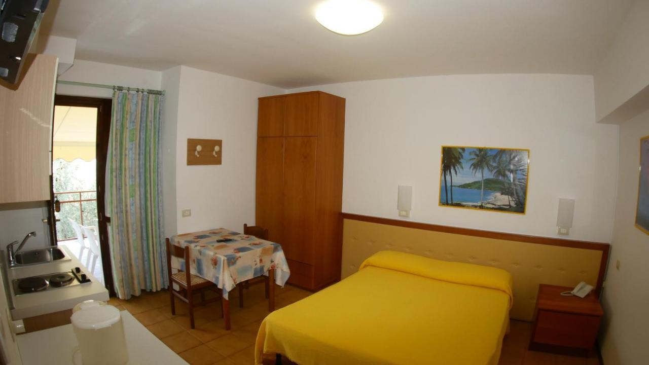 Residence Casa Maria Assenza di Brenzone Bagian luar foto