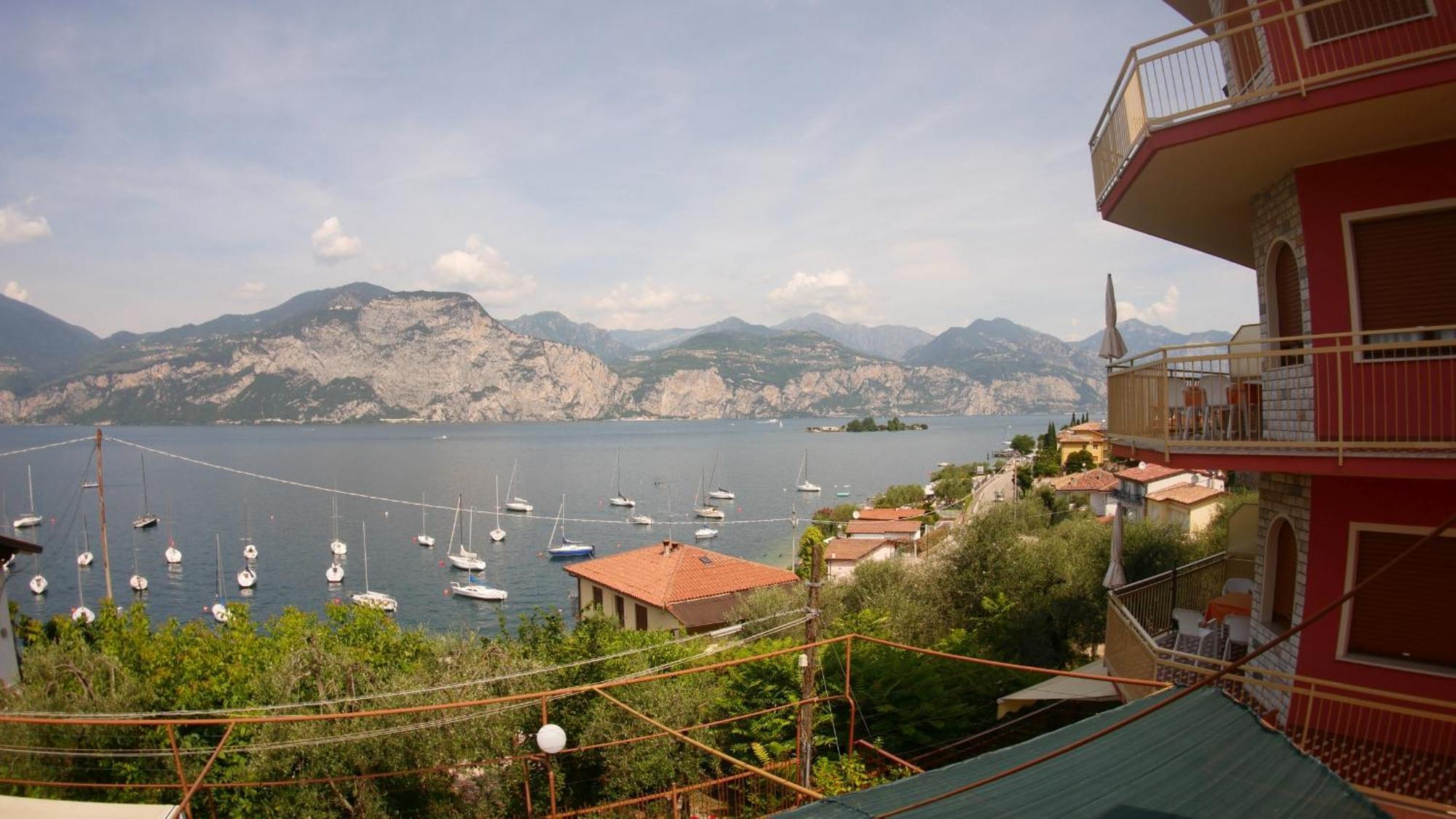 Residence Casa Maria Assenza di Brenzone Bagian luar foto