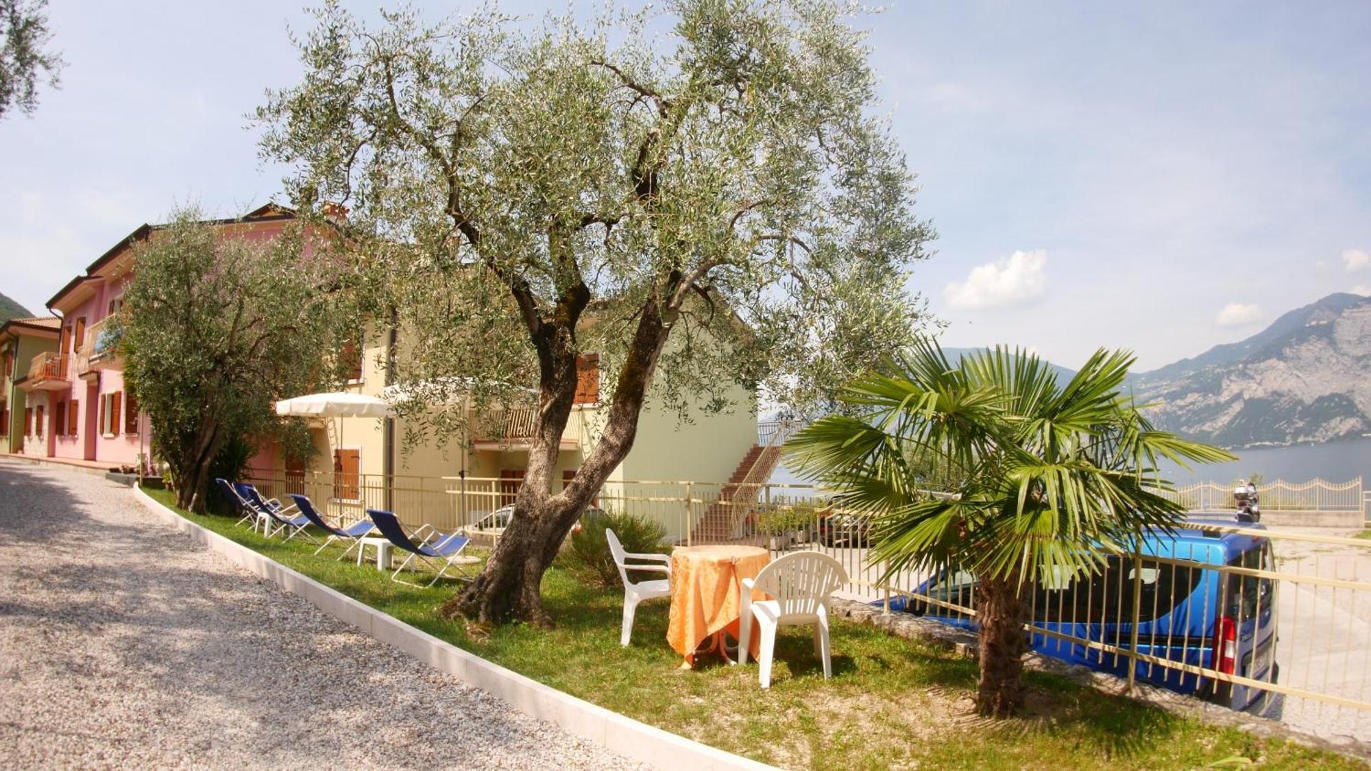 Residence Casa Maria Assenza di Brenzone Bagian luar foto