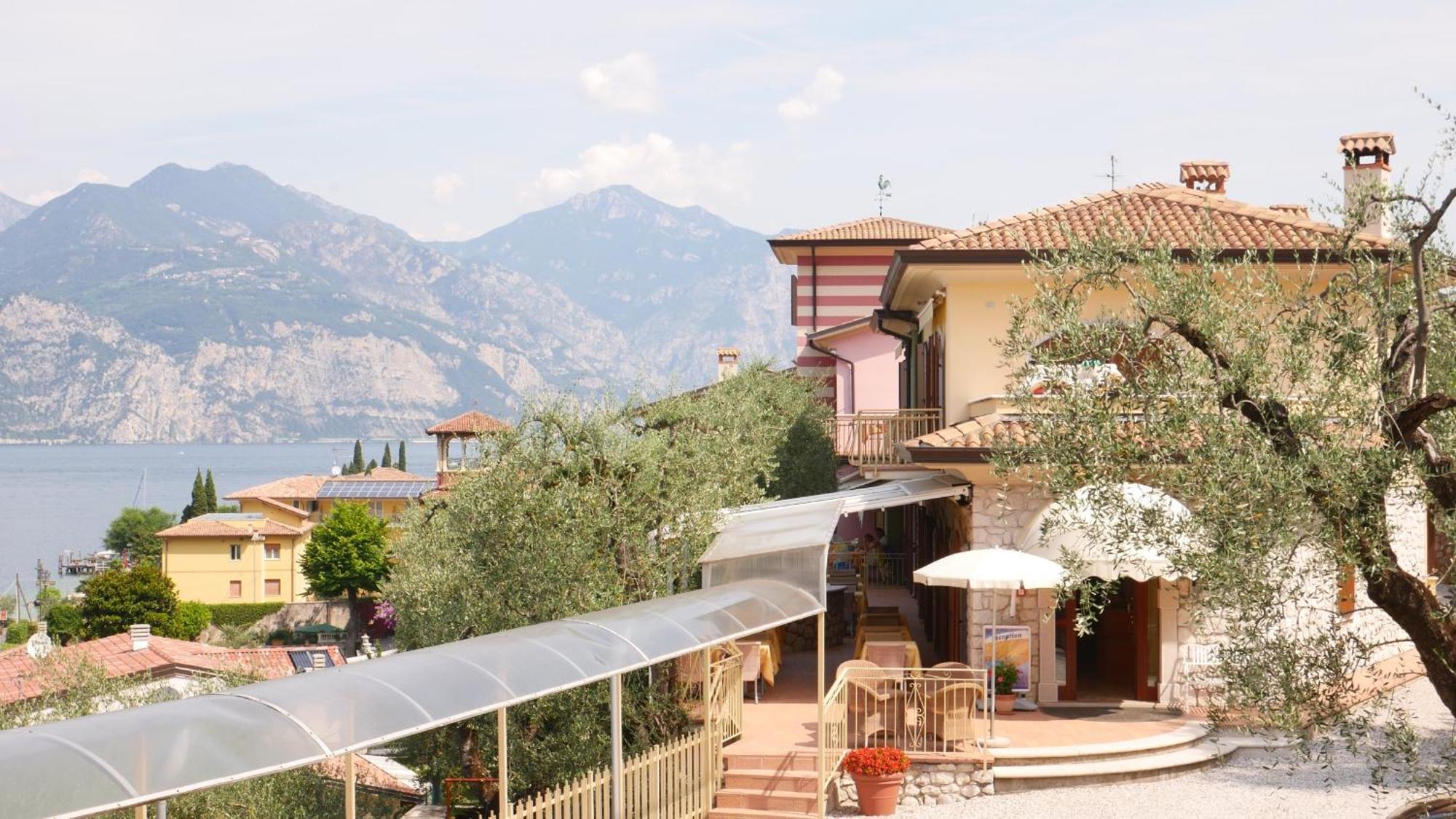 Residence Casa Maria Assenza di Brenzone Bagian luar foto