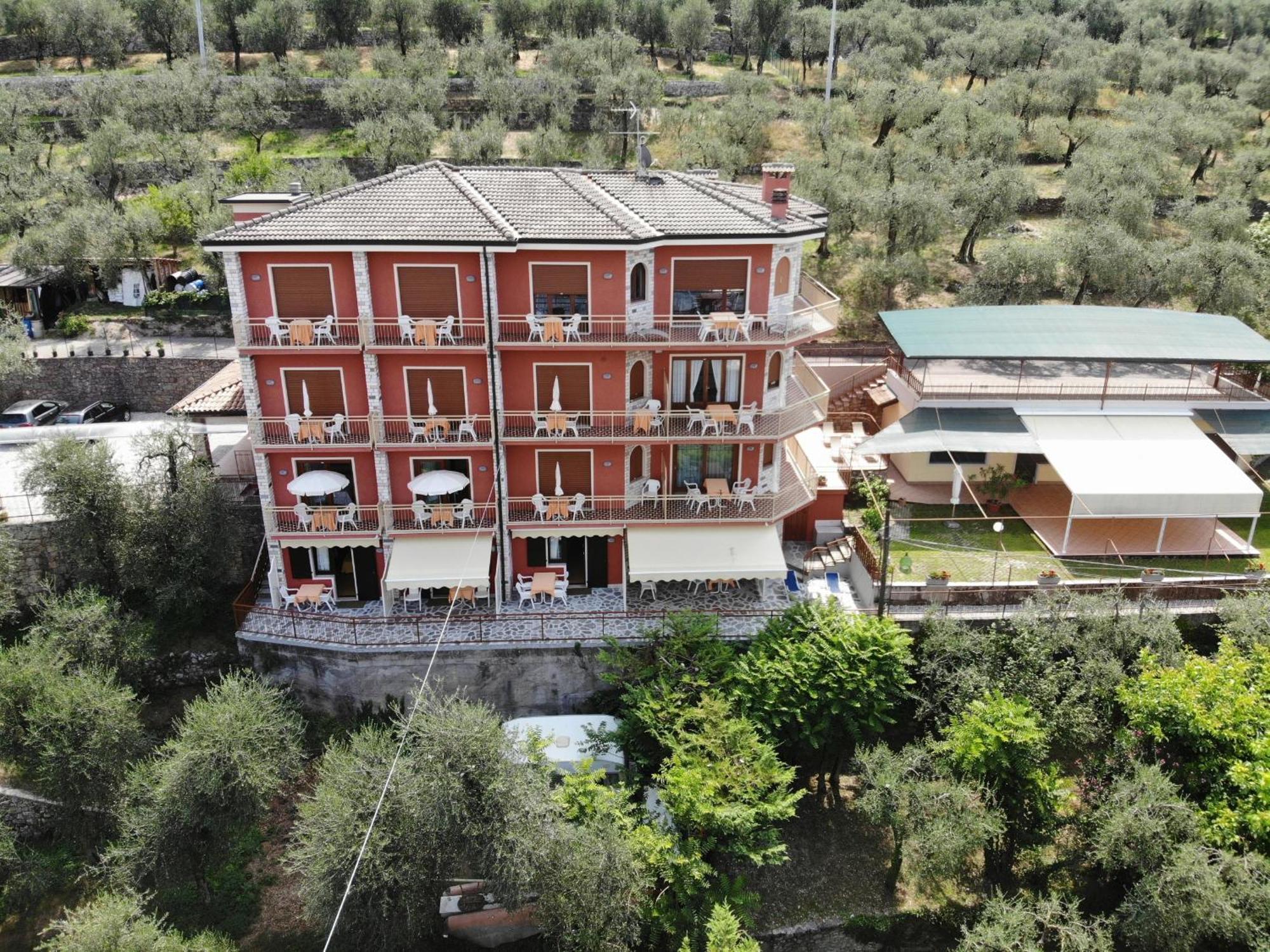 Residence Casa Maria Assenza di Brenzone Bagian luar foto